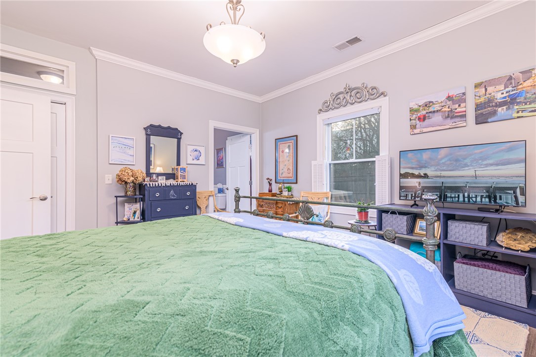 138 Narragansett Avenue 6