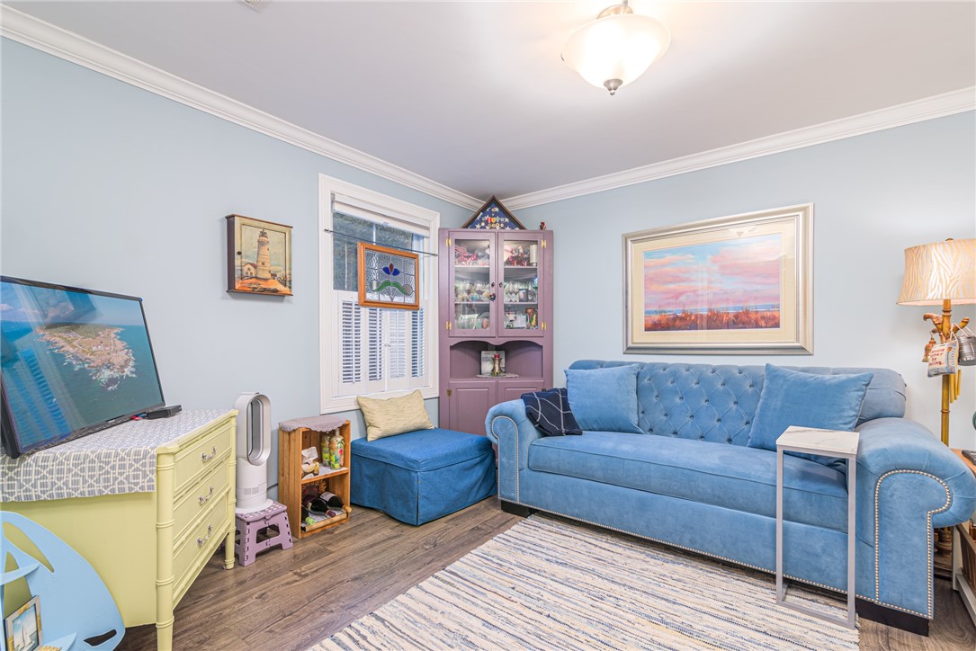 138 Narragansett Avenue 6