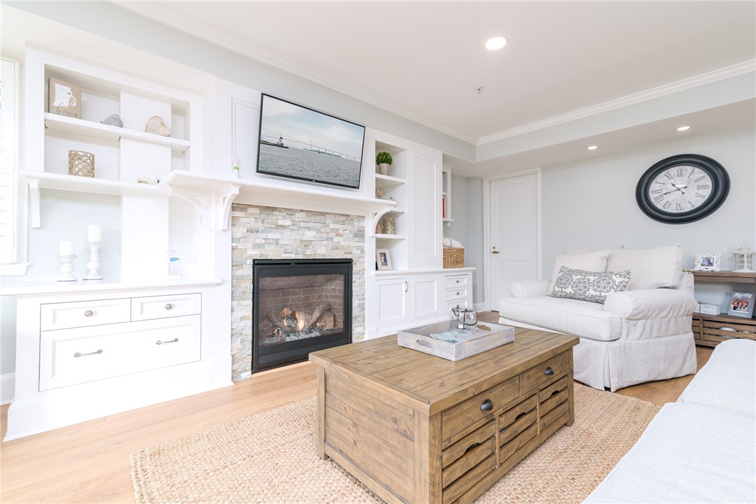 53 Conanicus Avenue 2G