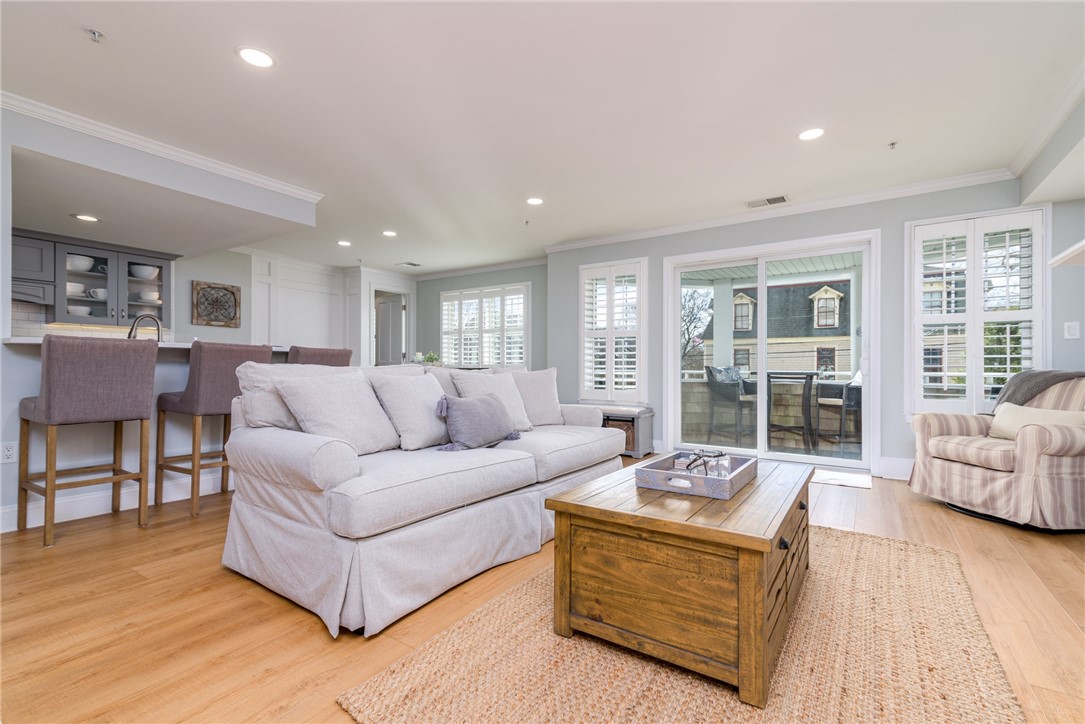 53 Conanicus Avenue 2G