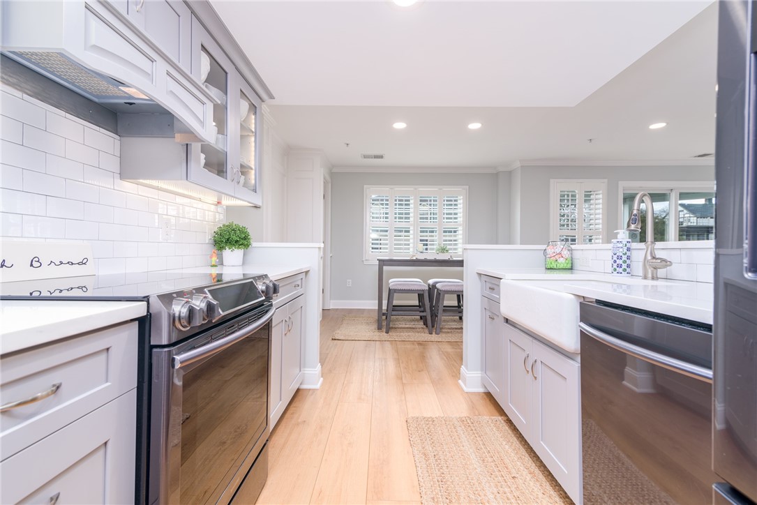 53 Conanicus Avenue 2G