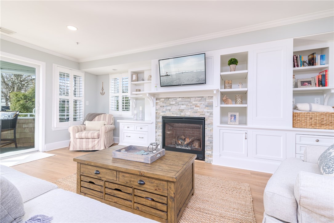 53 Conanicus Avenue 2G