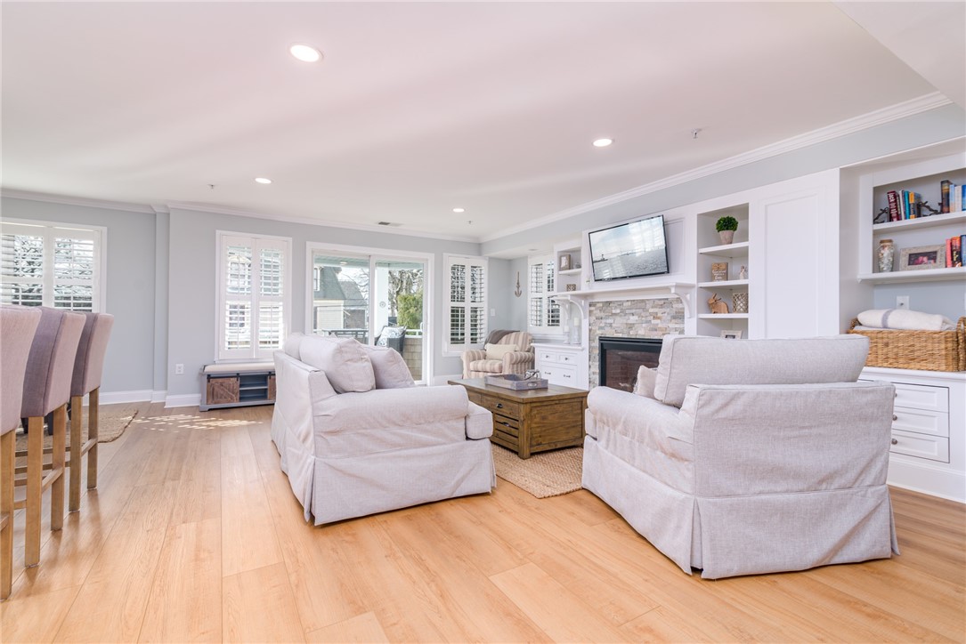 53 Conanicus Avenue 2G