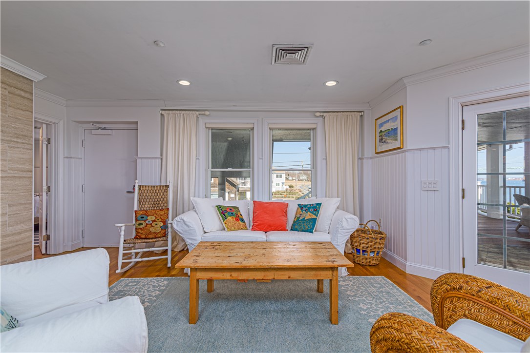 53 Conanicus Avenue 1D