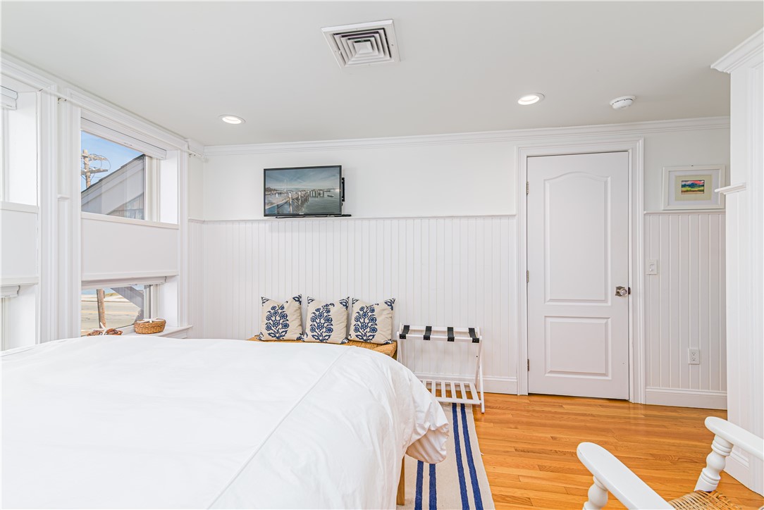 53 Conanicus Avenue 1D