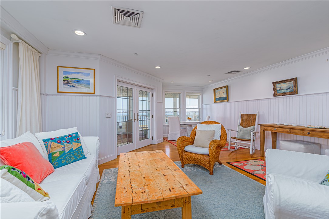 53 Conanicus Avenue 1D