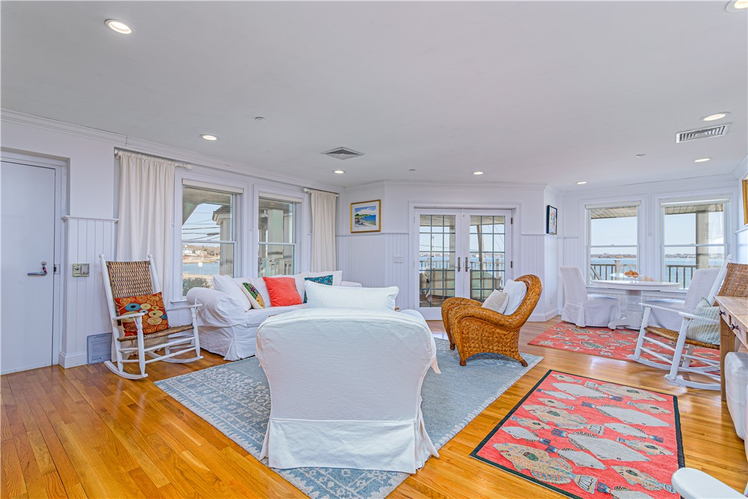53 Conanicus Avenue 1D