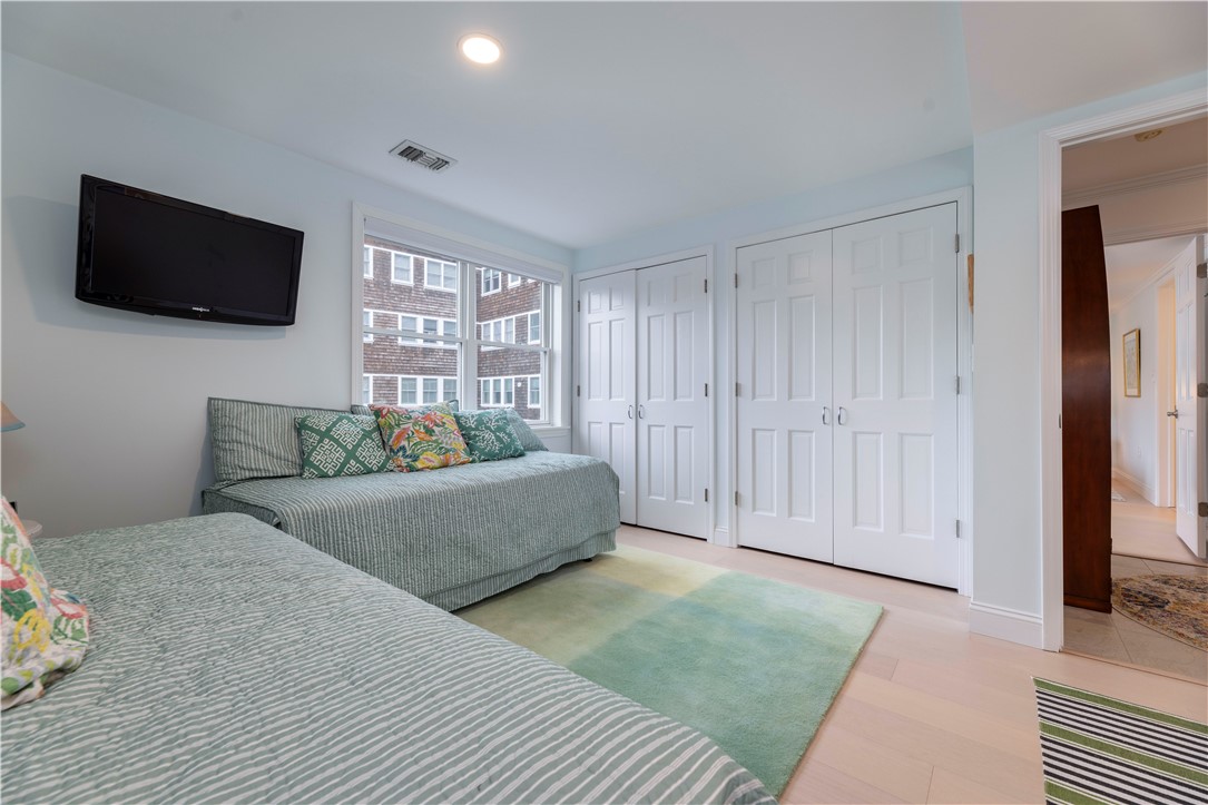 53 Conanicus Avenue 1 F