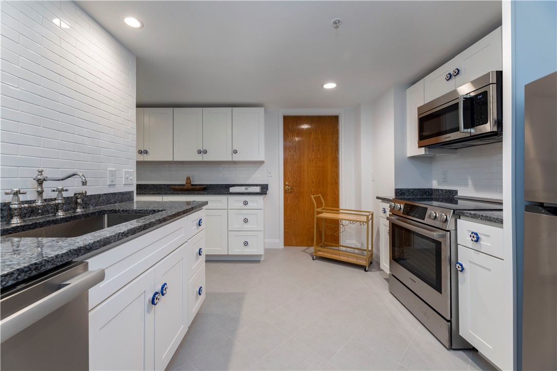 53 Conanicus Avenue 3A