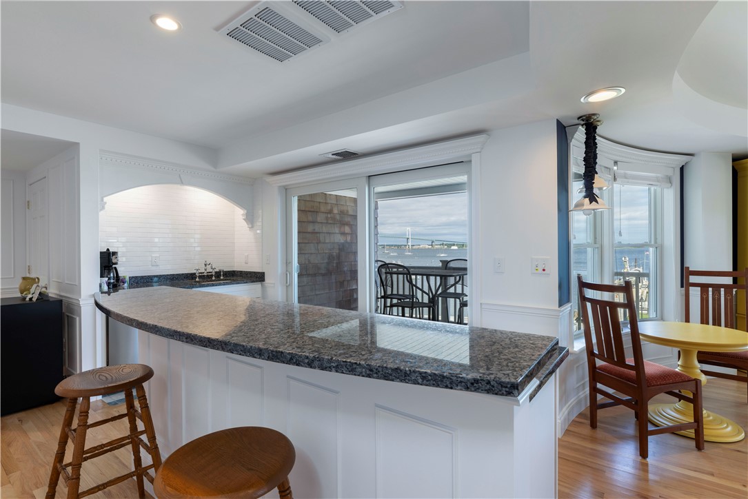 53 Conanicus Avenue 3A