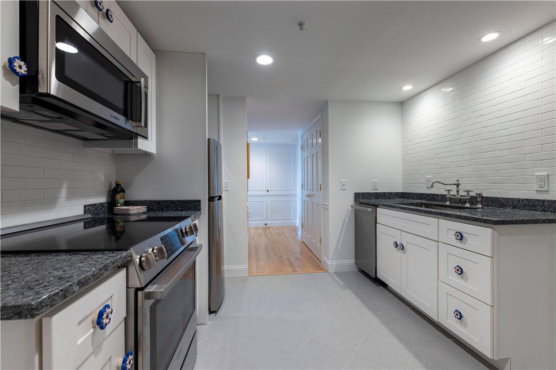 53 Conanicus Avenue 3A