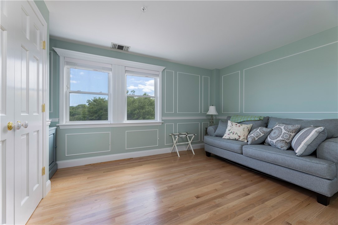 53 Conanicus Avenue 3A