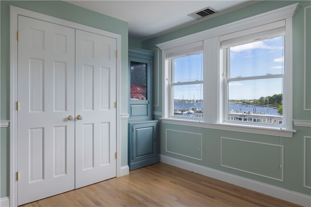 53 Conanicus Avenue 3A