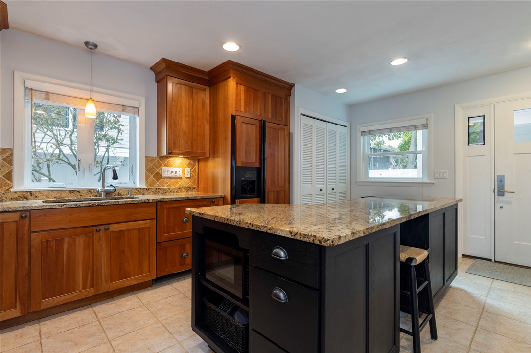 73 Conanicus Avenue 4