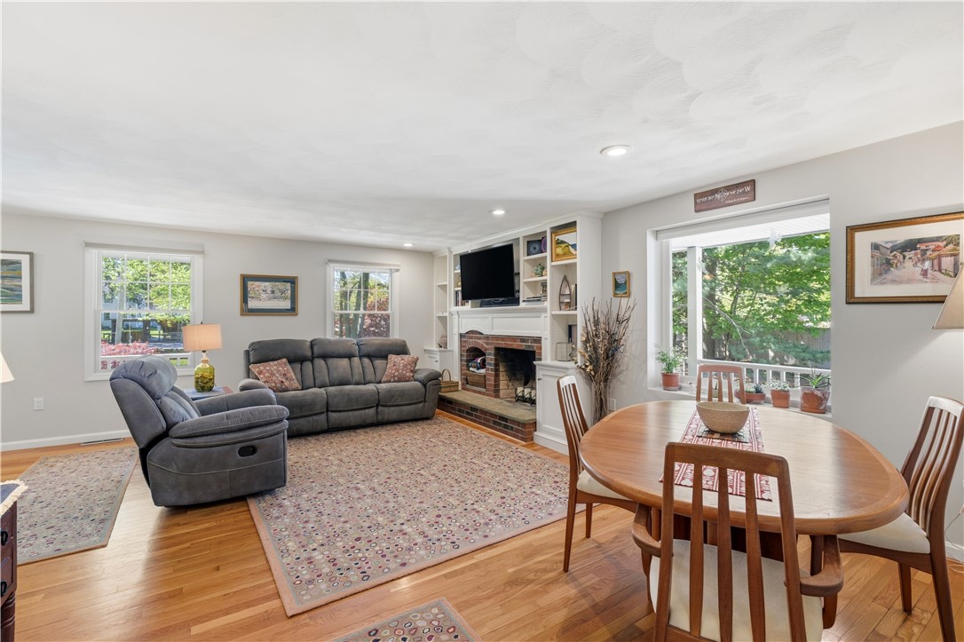 434 N Quidnessett Road