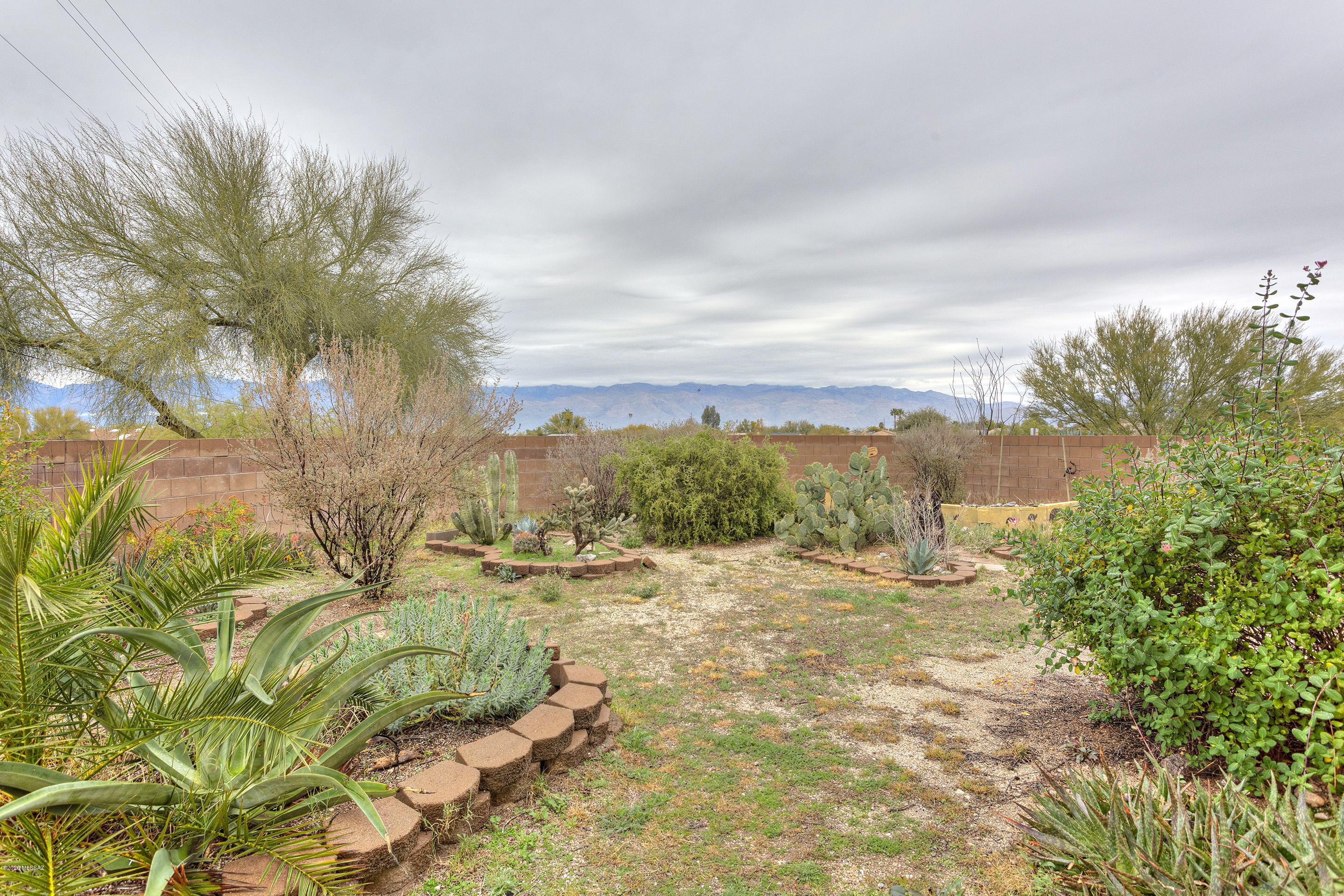 930 S Goldenweed Way