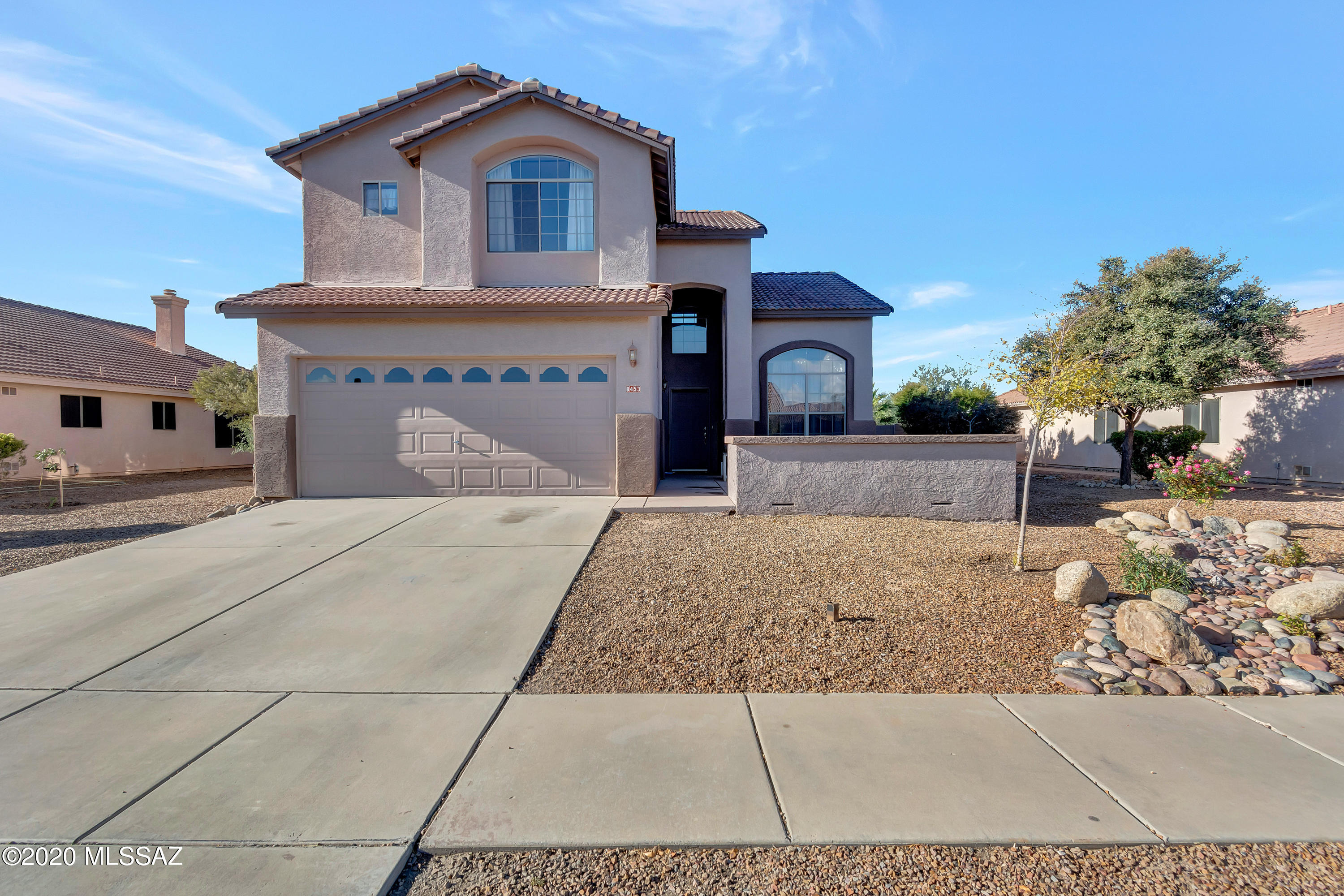 8453 N Cantora Way