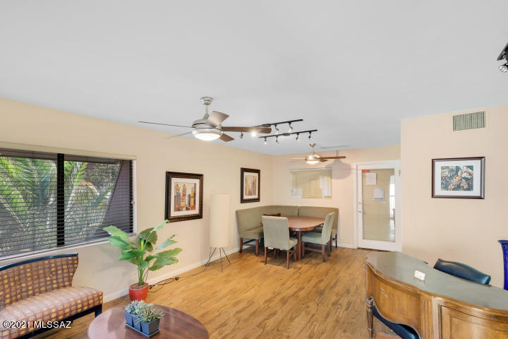 901 N Euclid Avenue Unit: 203