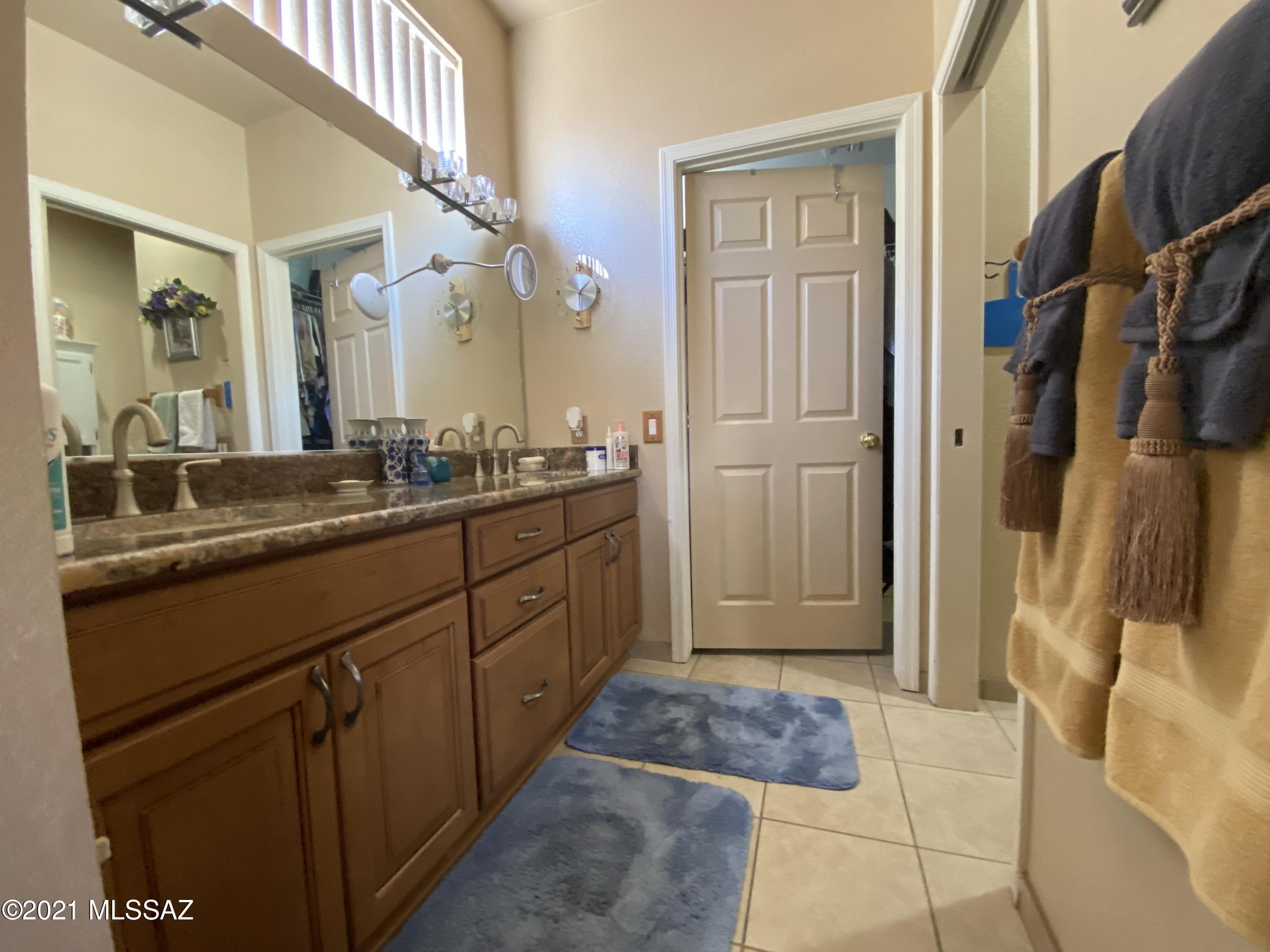 2348 E Coreopsis Way