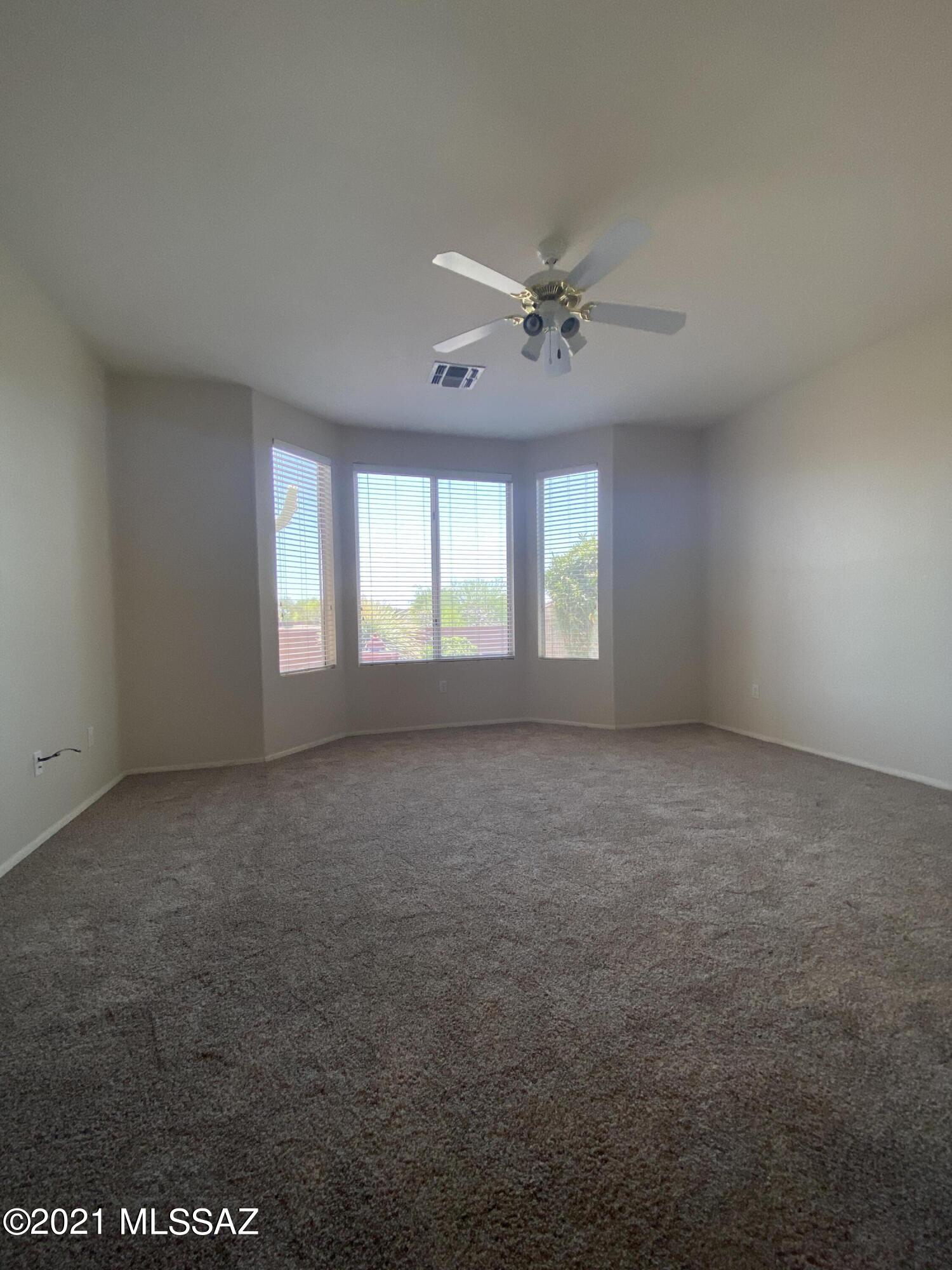 9440 N Twinkling Shadows Way