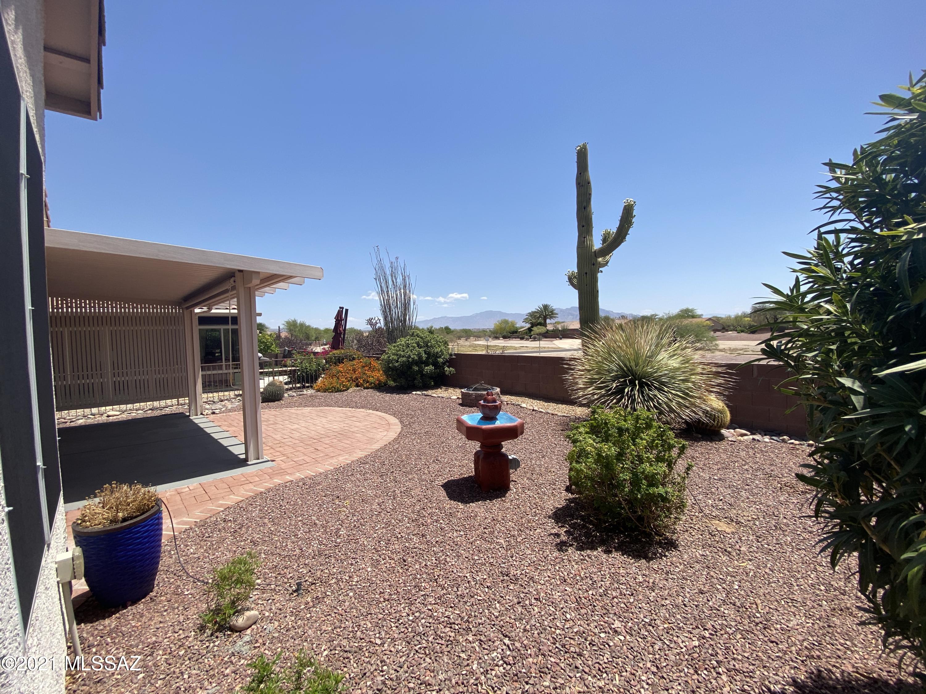 9440 N Twinkling Shadows Way