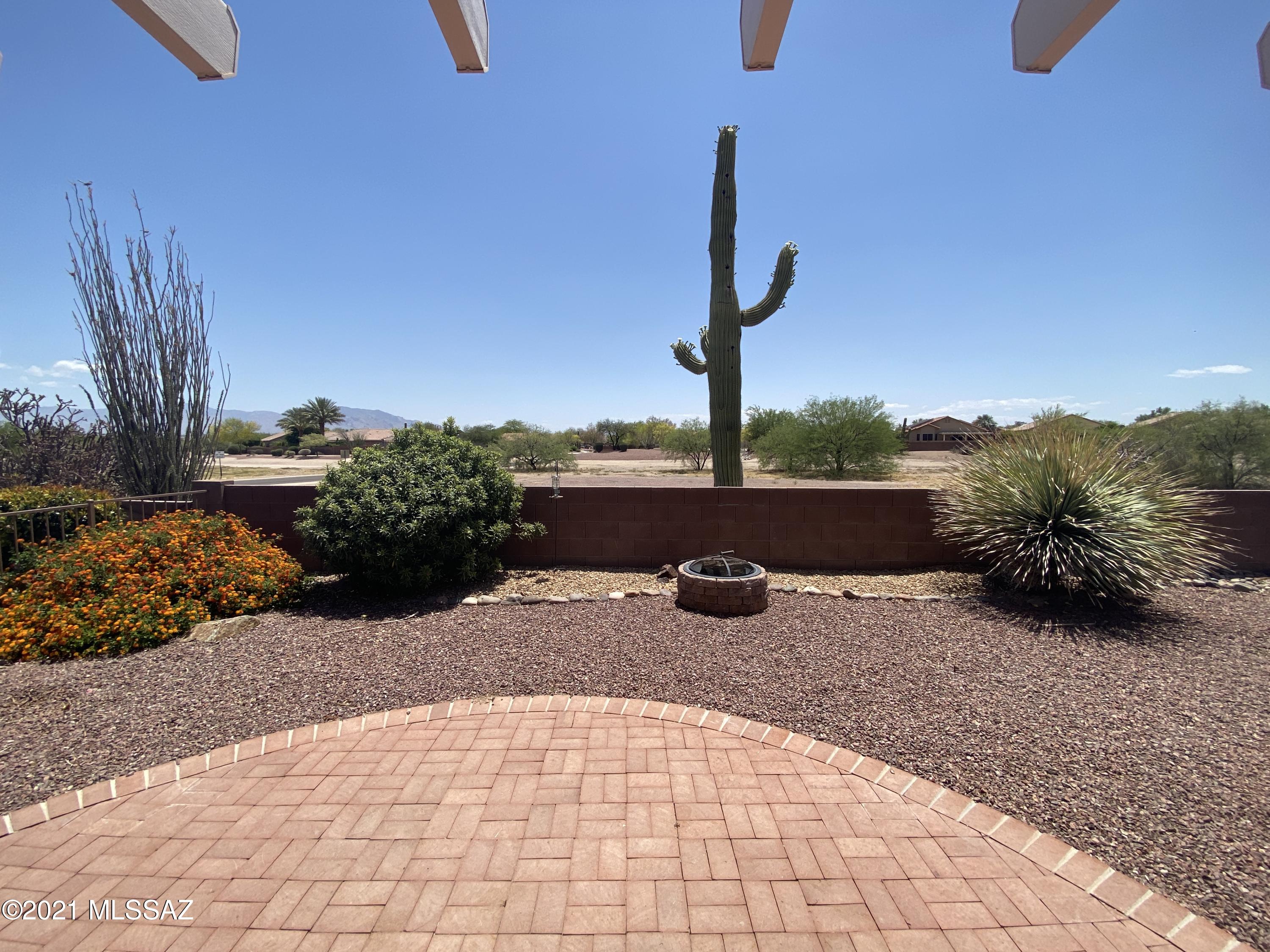 9440 N Twinkling Shadows Way