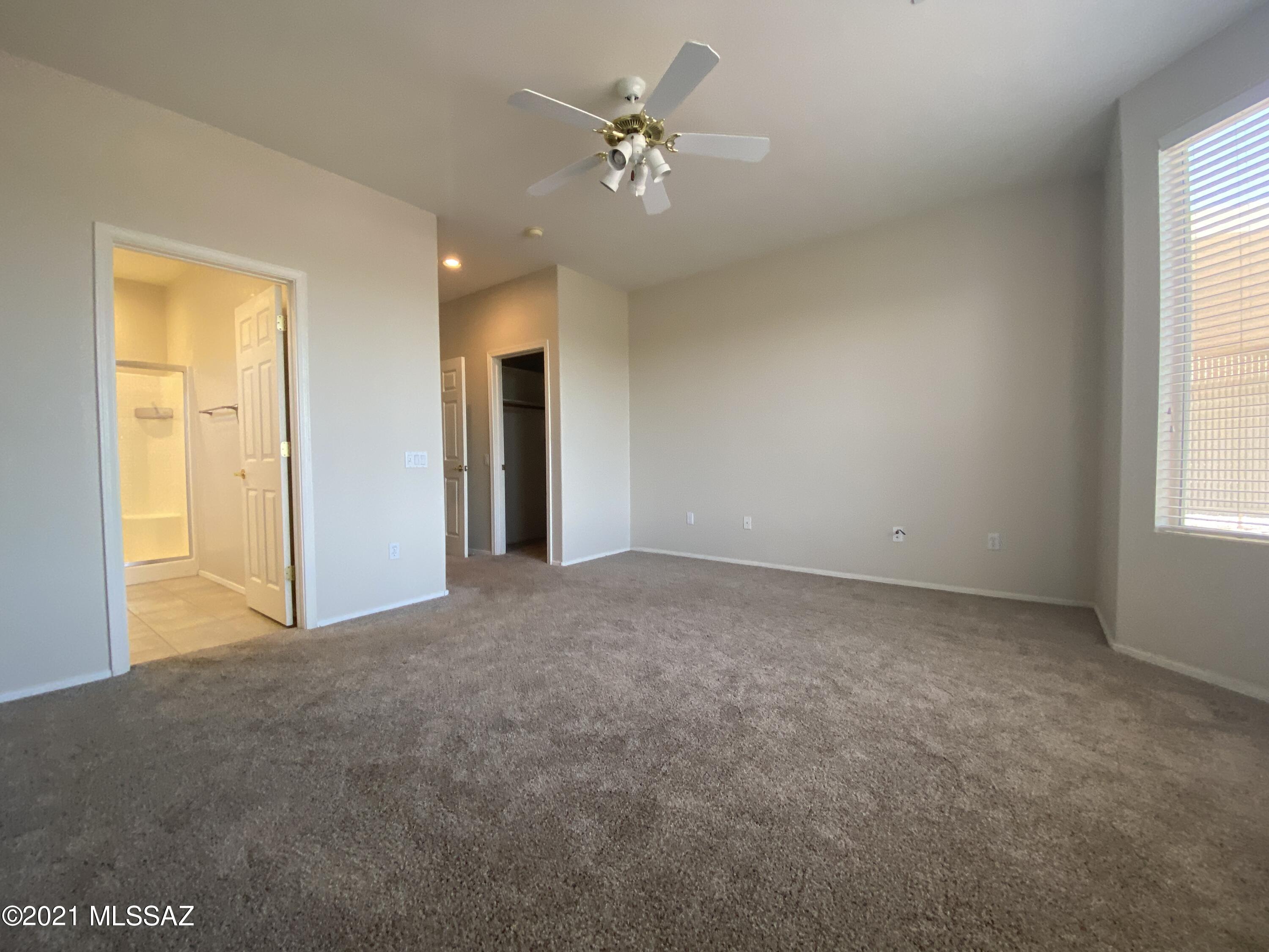 9440 N Twinkling Shadows Way