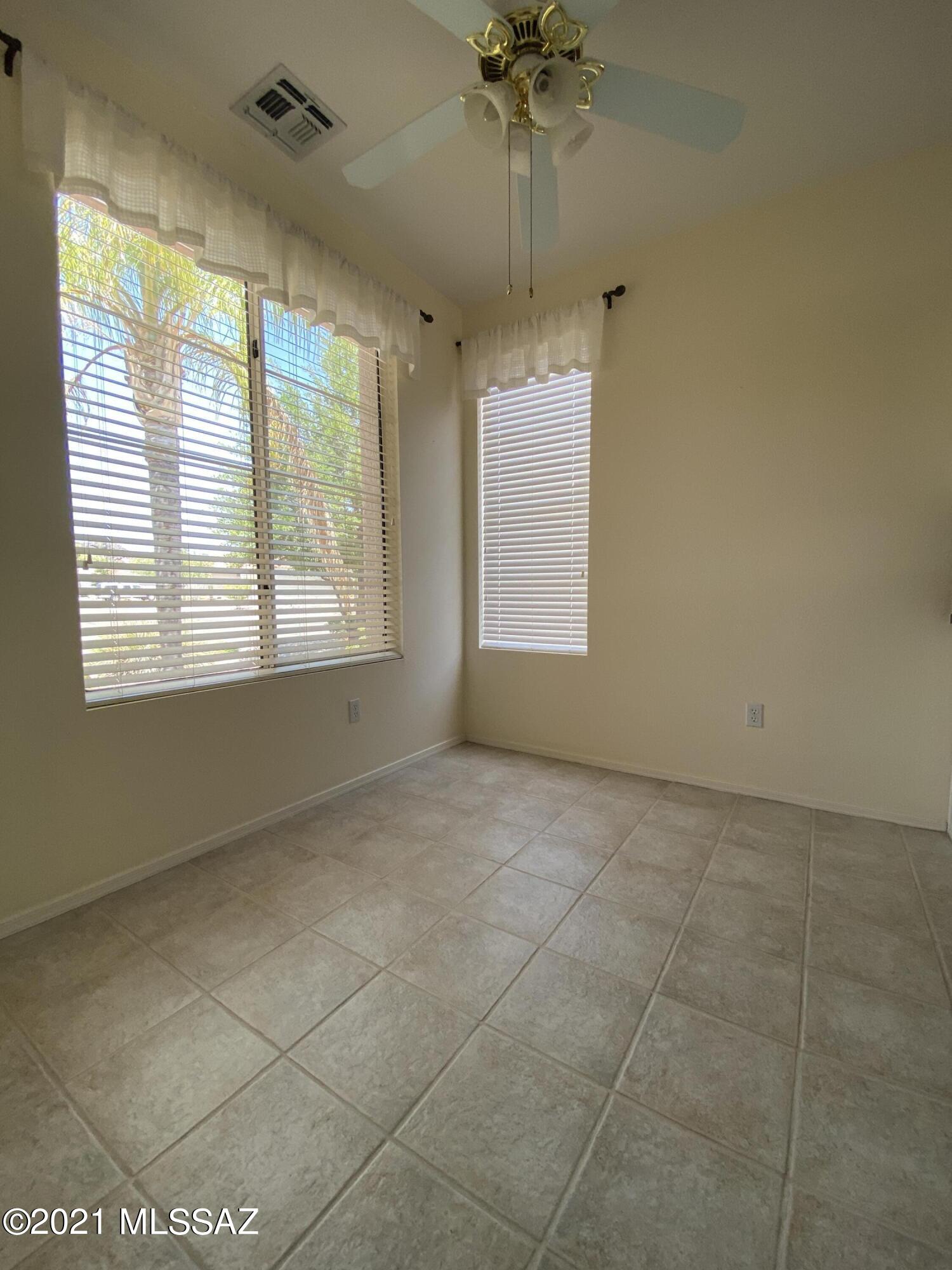 9440 N Twinkling Shadows Way