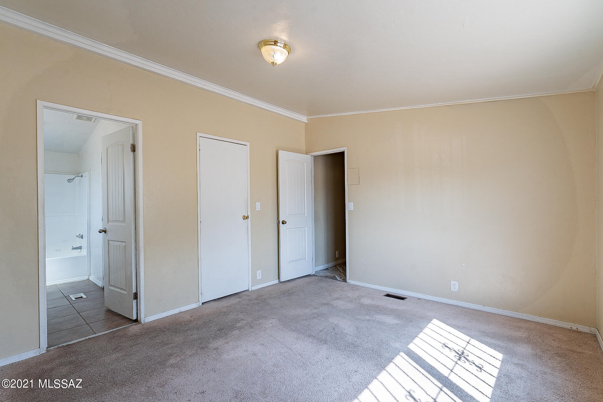 5251 W Elvado