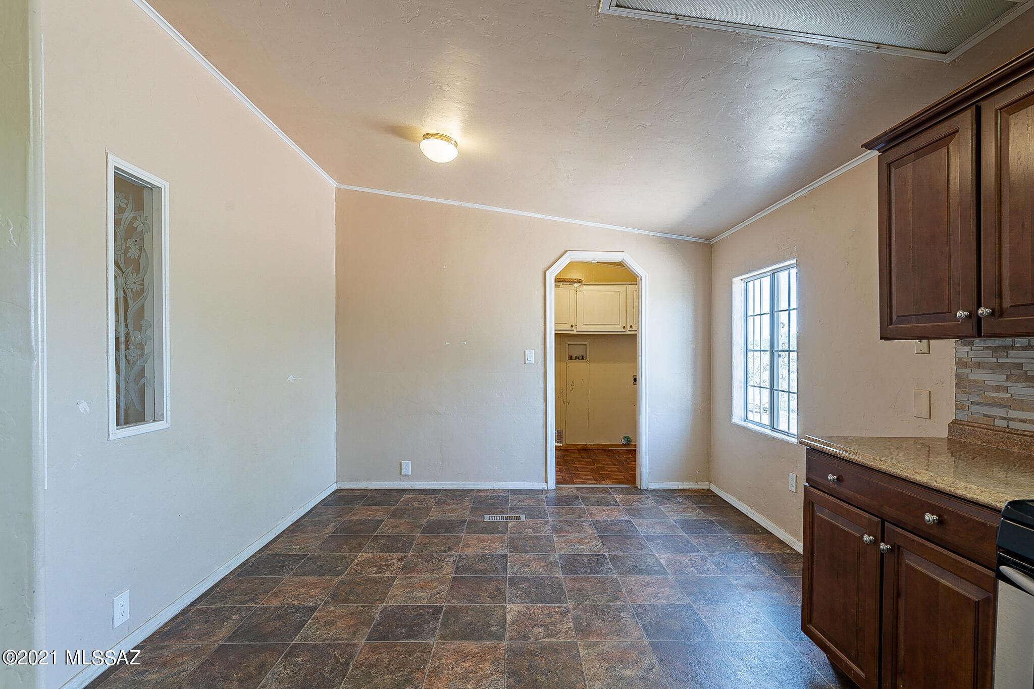 5251 W Elvado