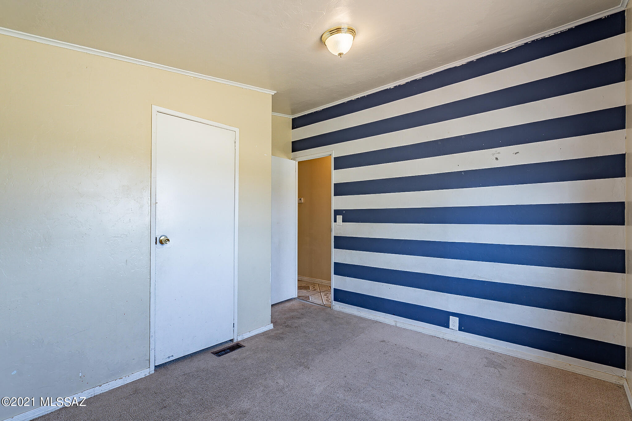 5251 W Elvado