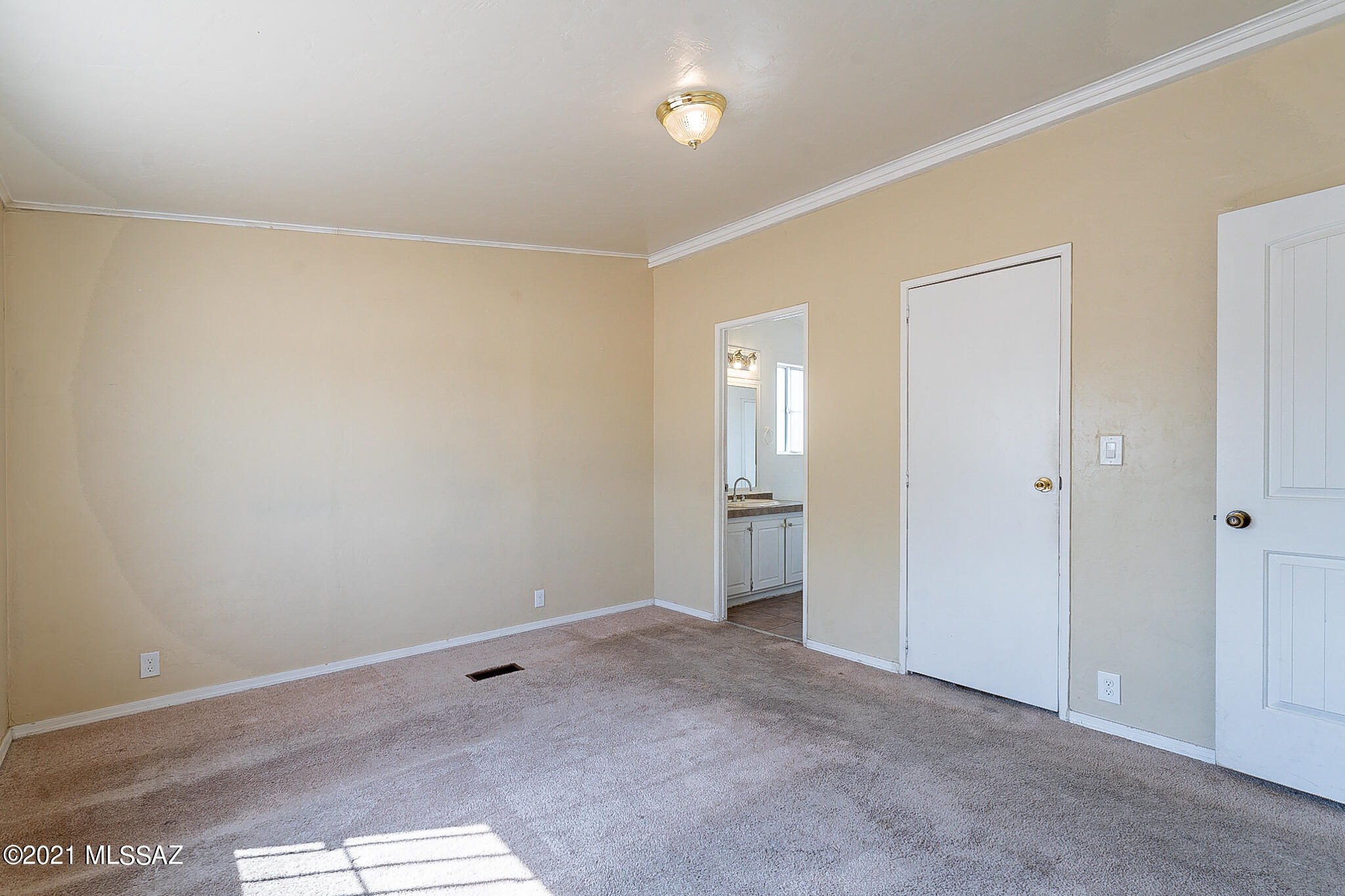 5251 W Elvado