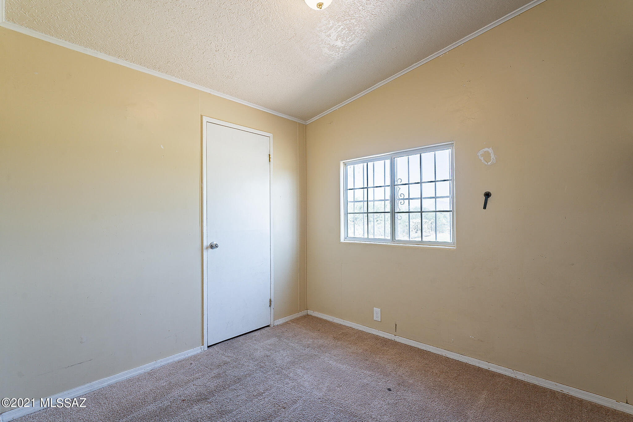 5251 W Elvado
