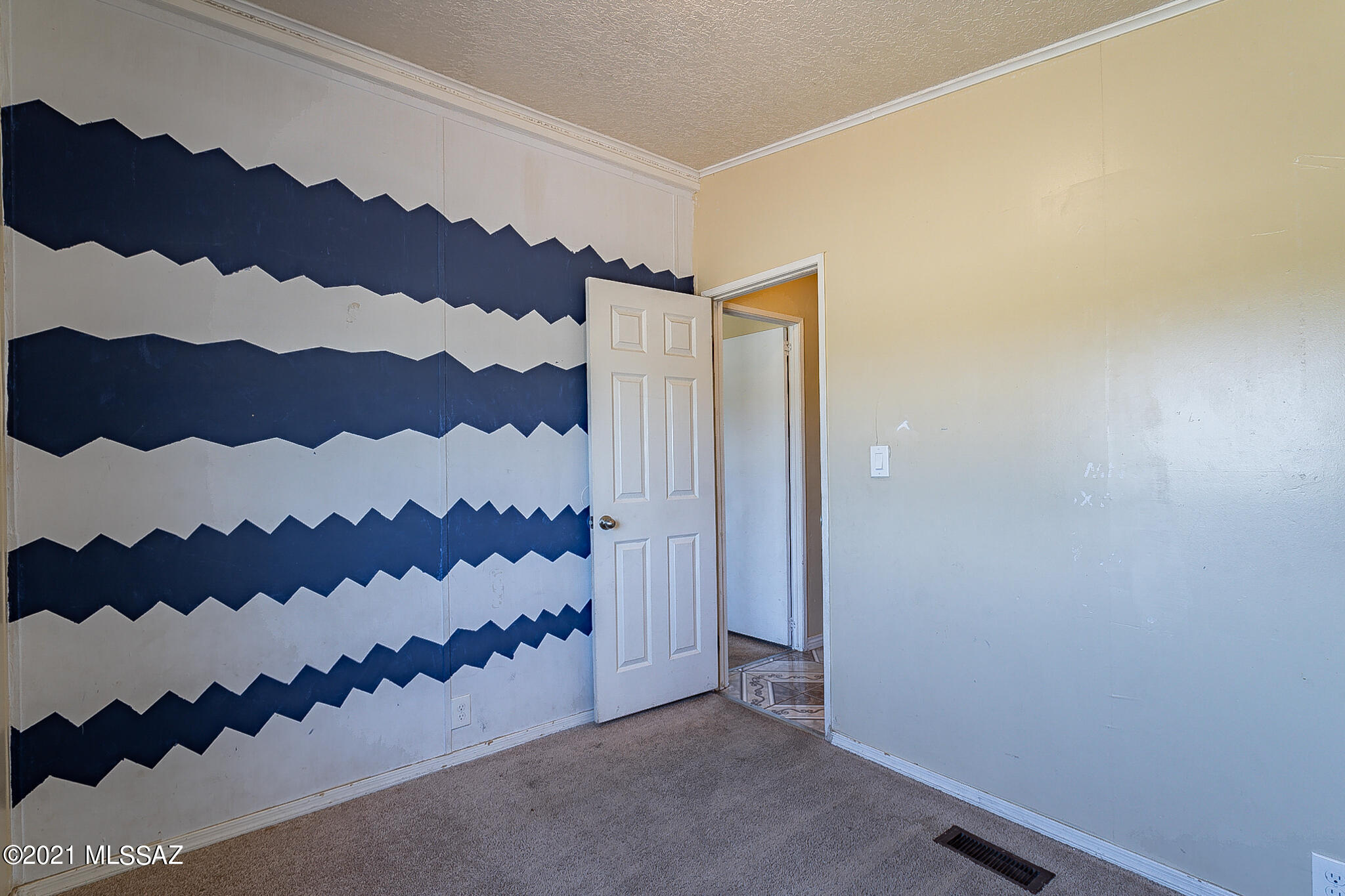 5251 W Elvado