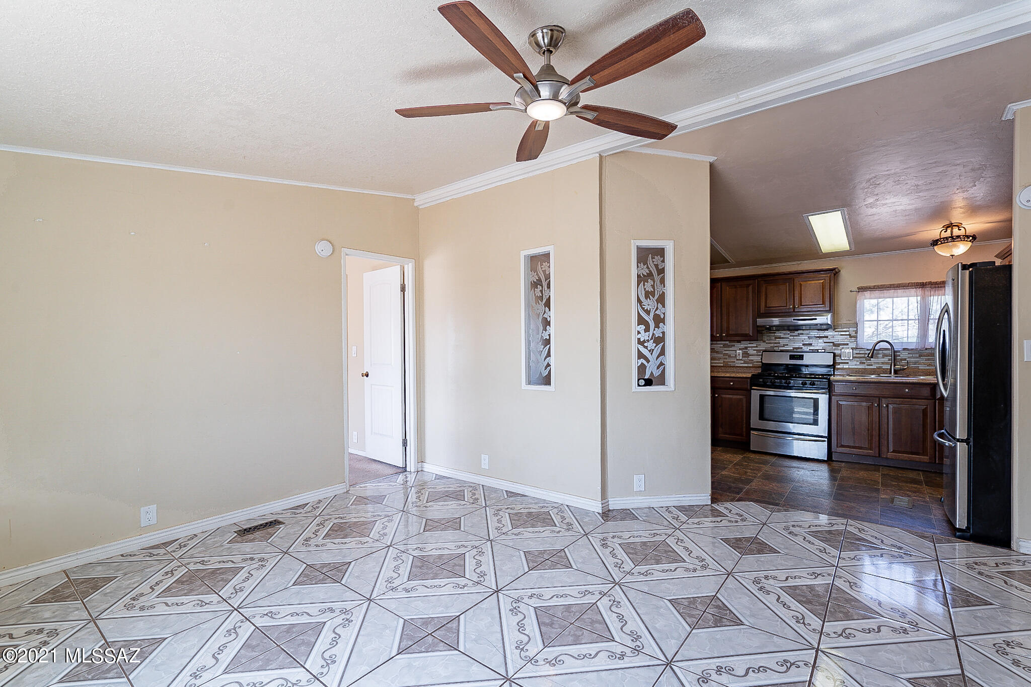 5251 W Elvado
