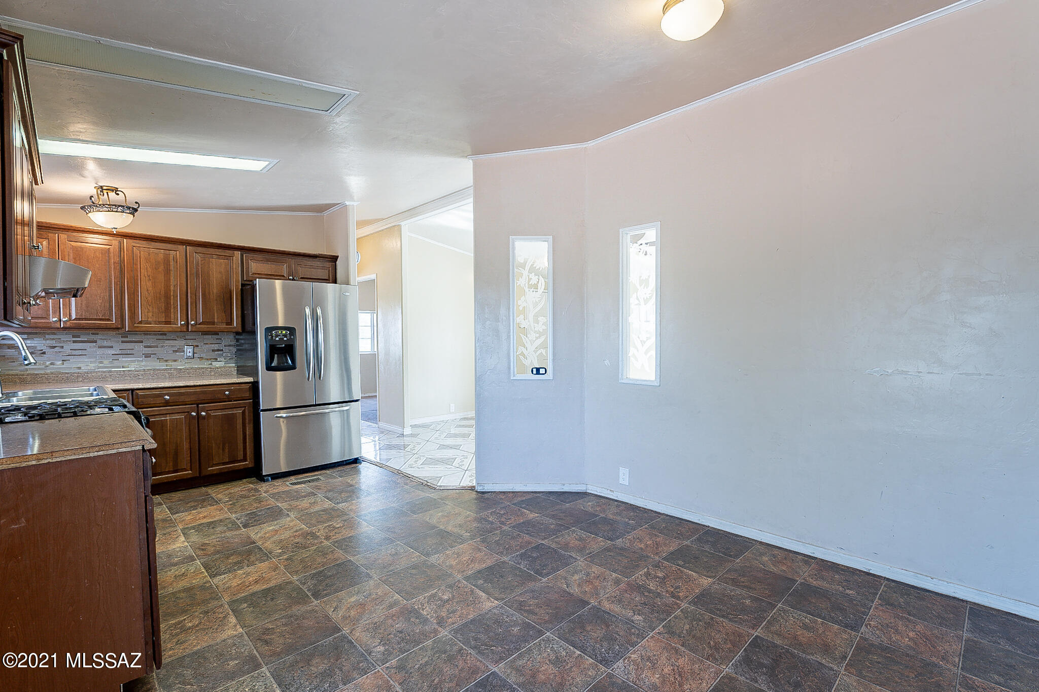 5251 W Elvado
