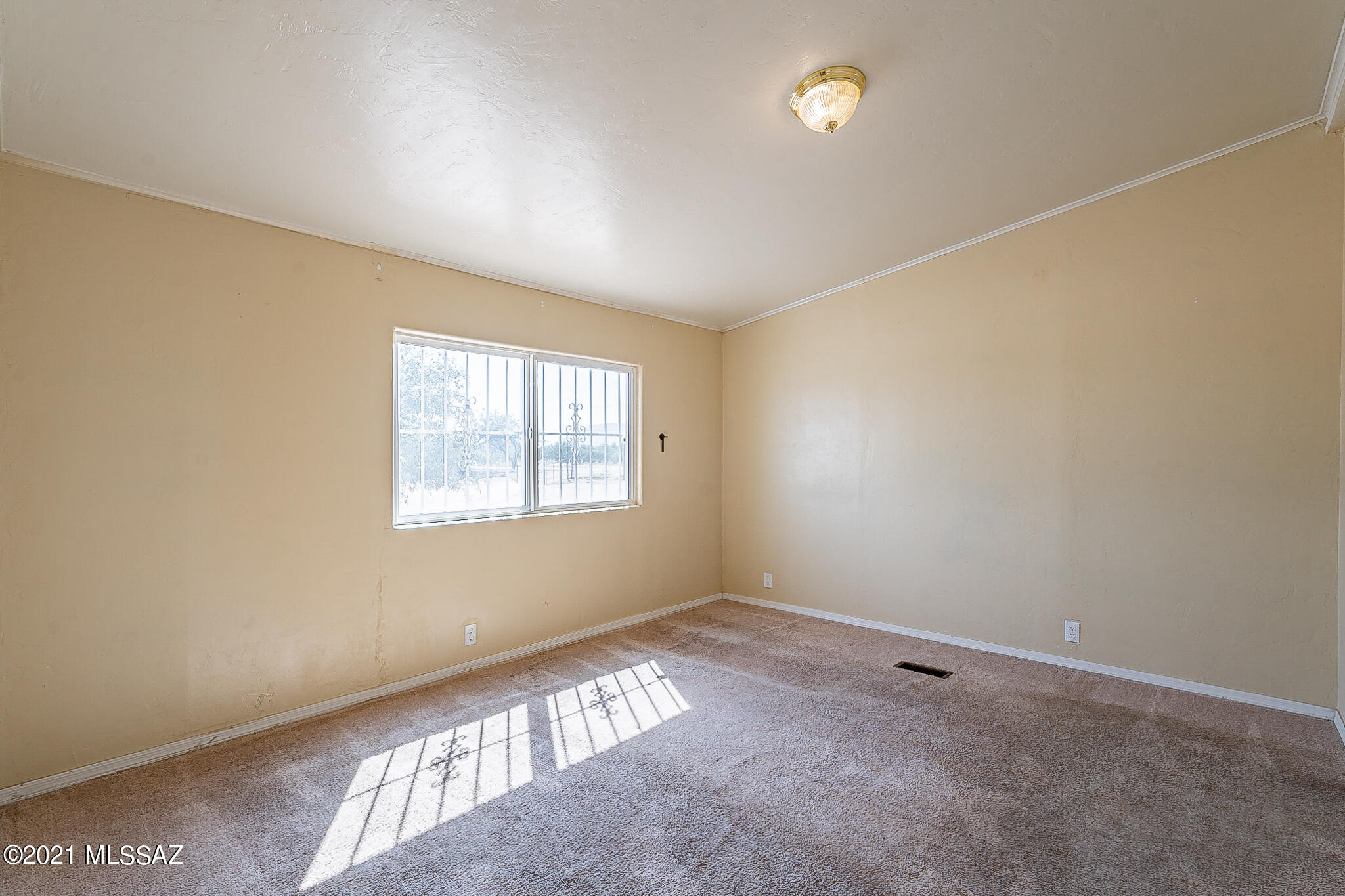 5251 W Elvado