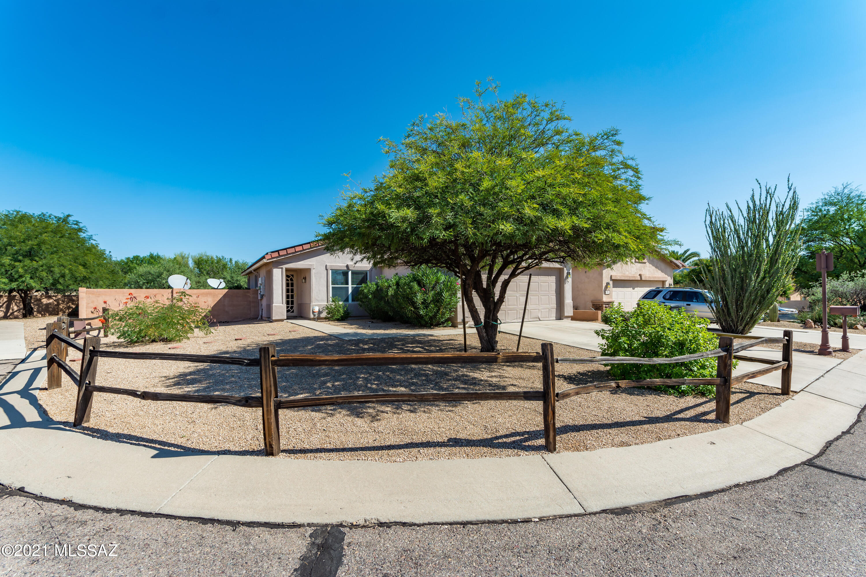 131 E Majesty Palm Place
