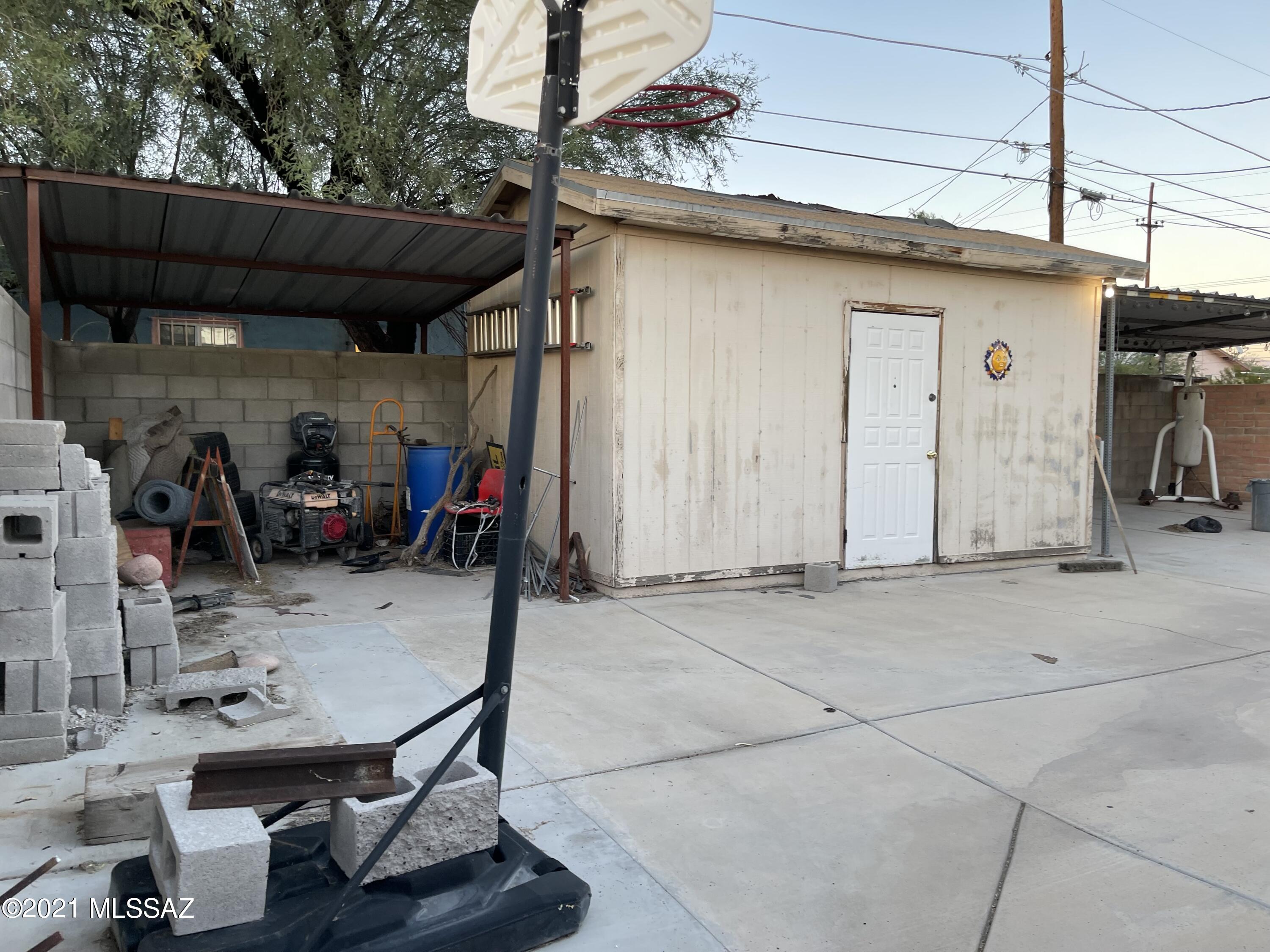 720 W Budmoore Terrace