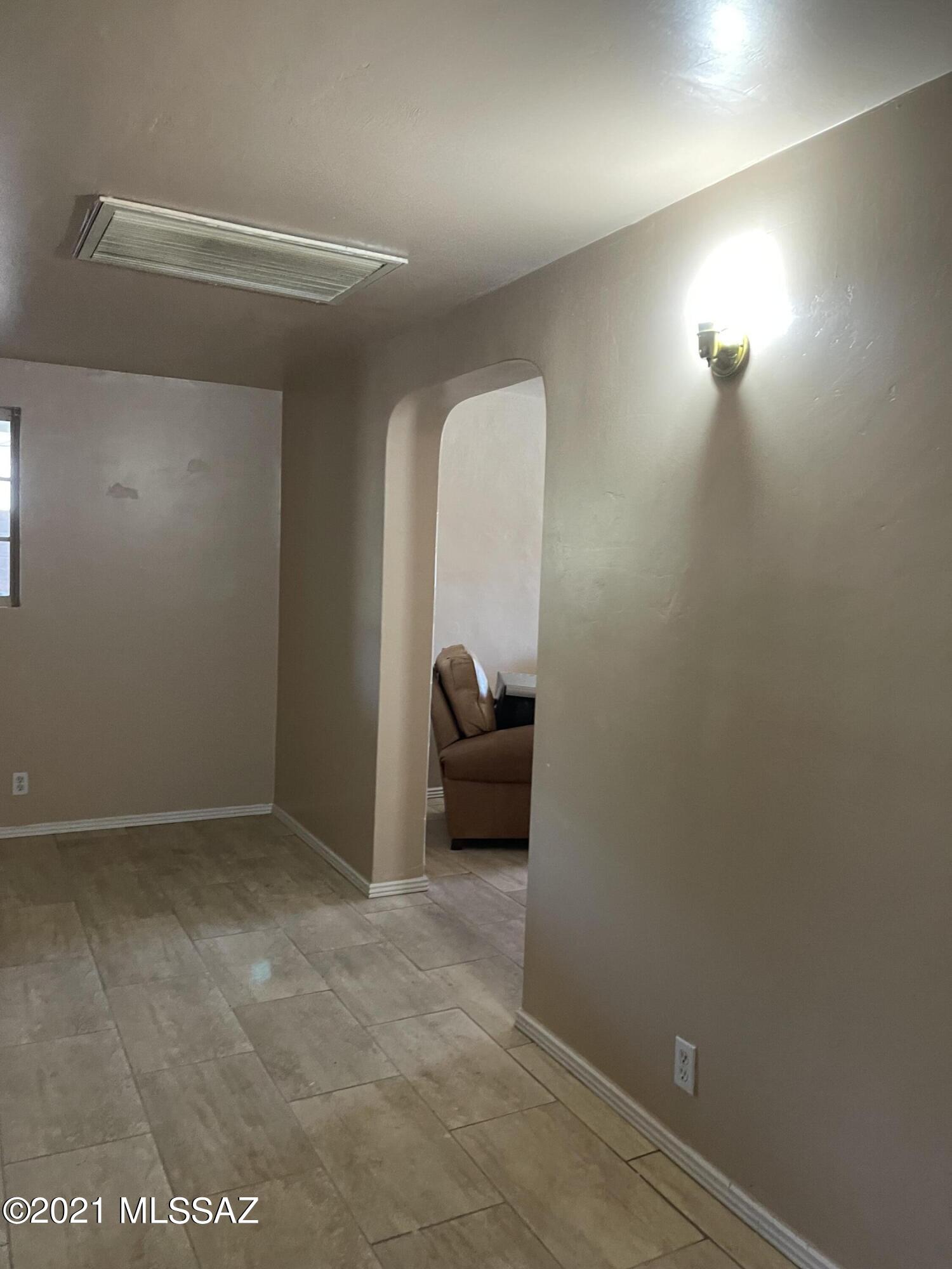 720 W Budmoore Terrace