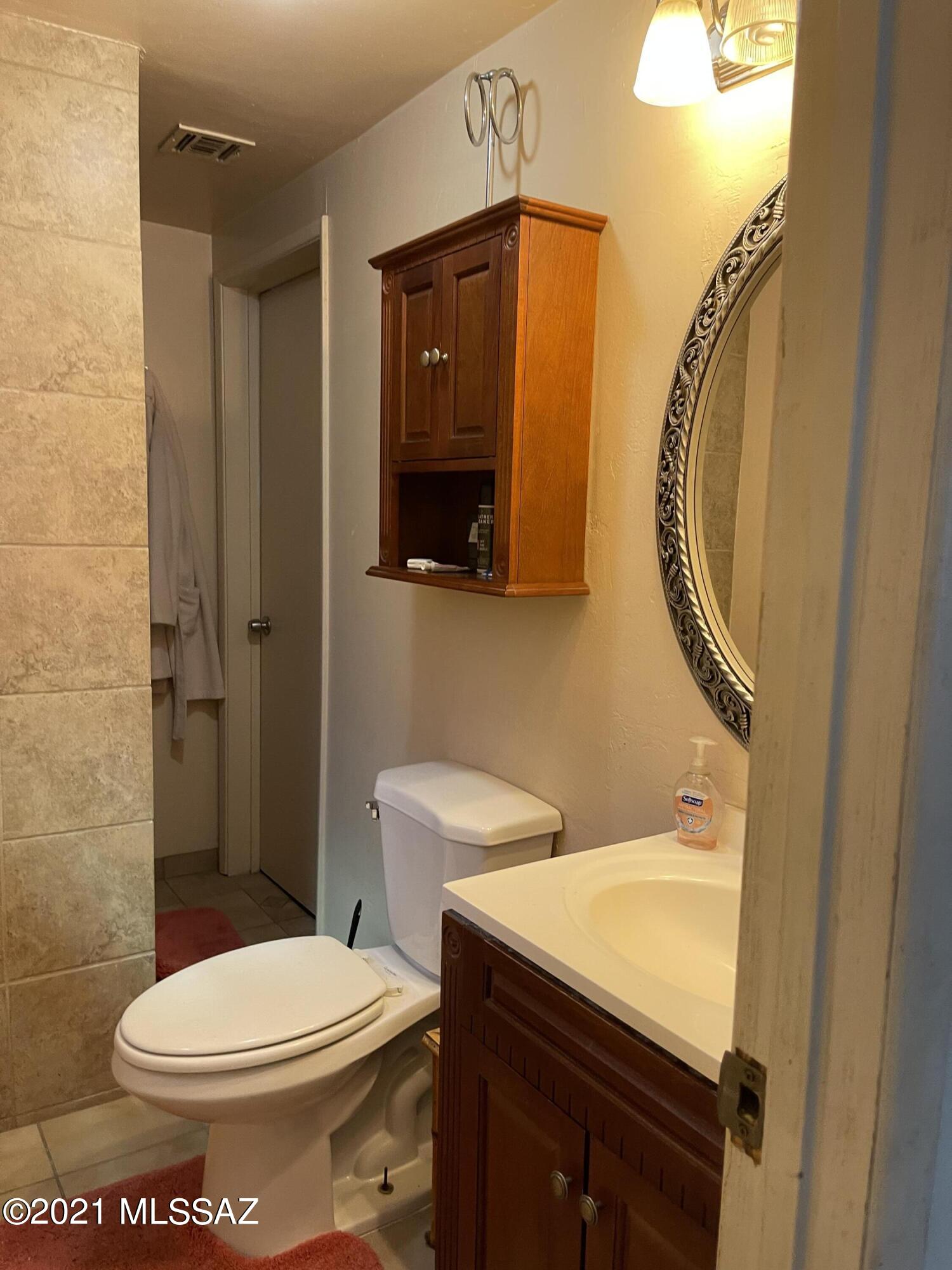 720 W Budmoore Terrace