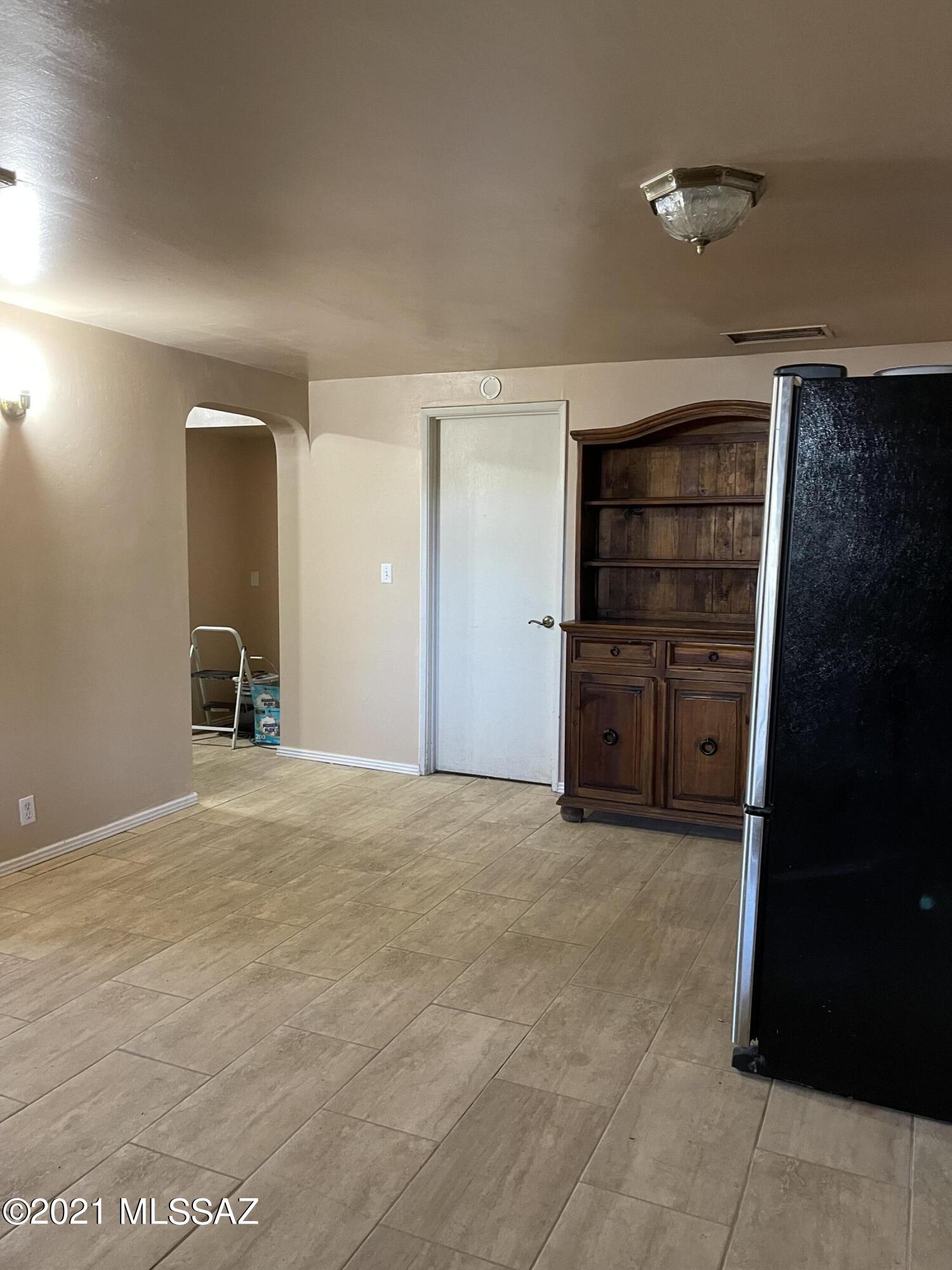 720 W Budmoore Terrace