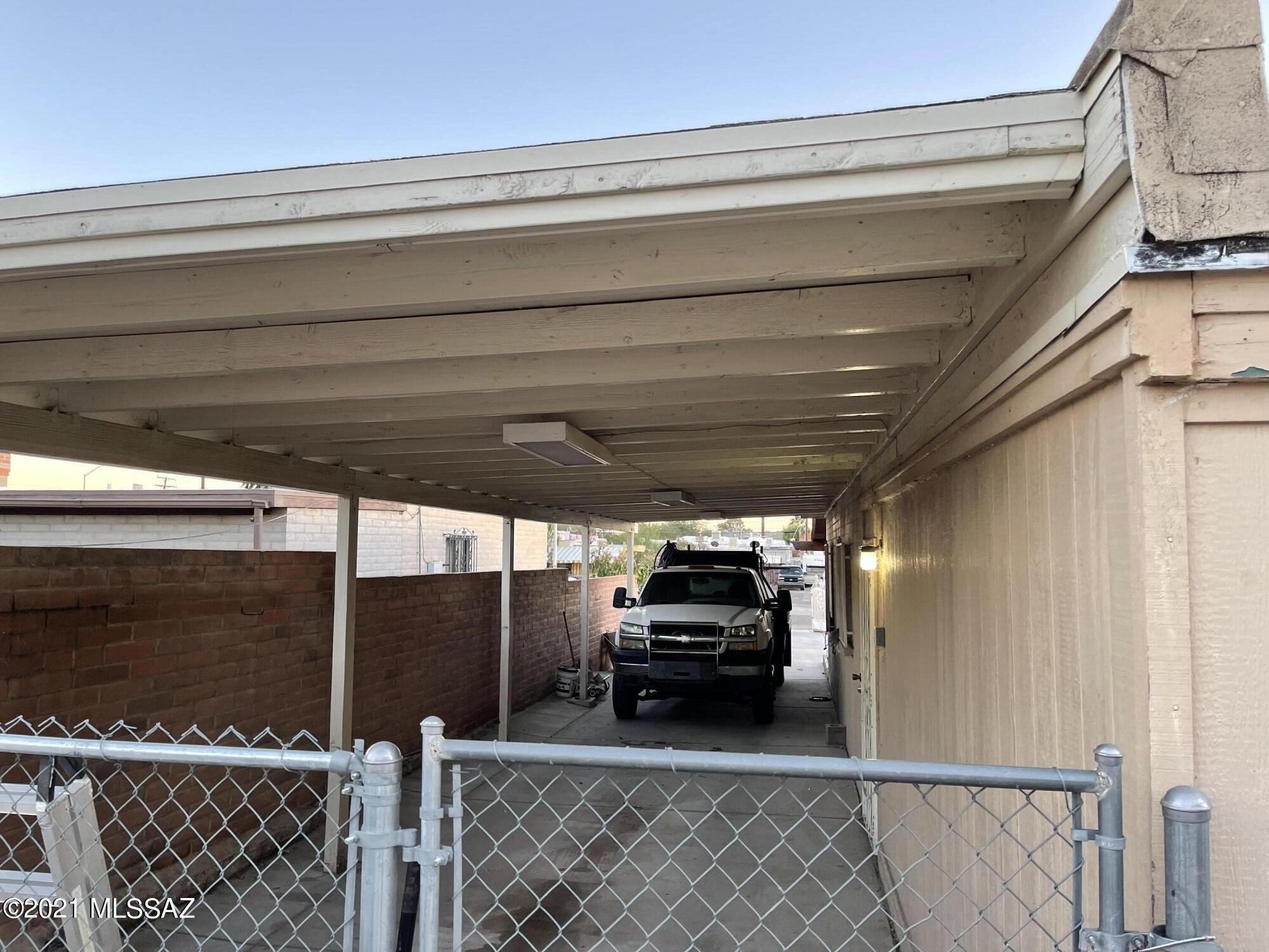 720 W Budmoore Terrace