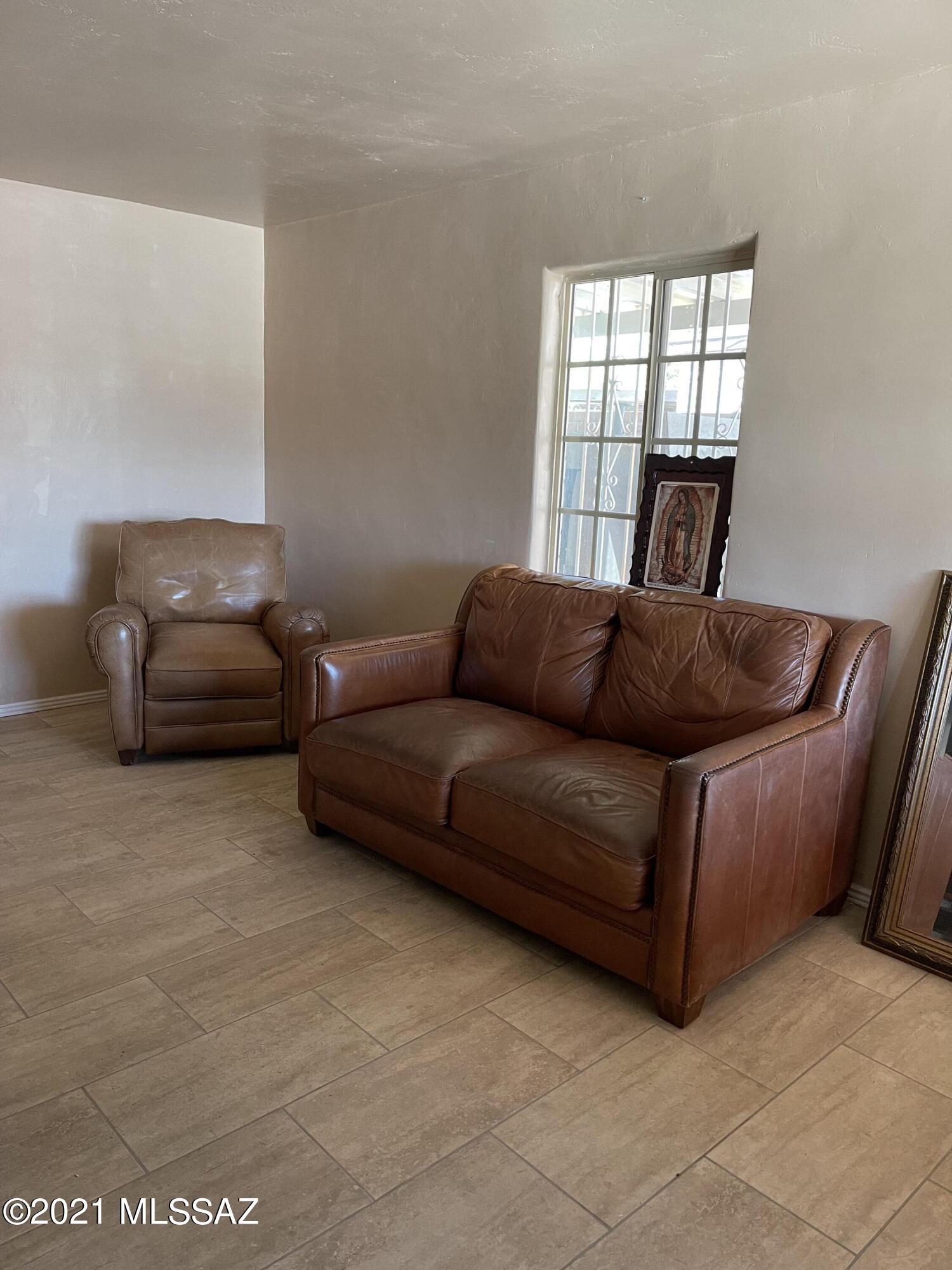 720 W Budmoore Terrace