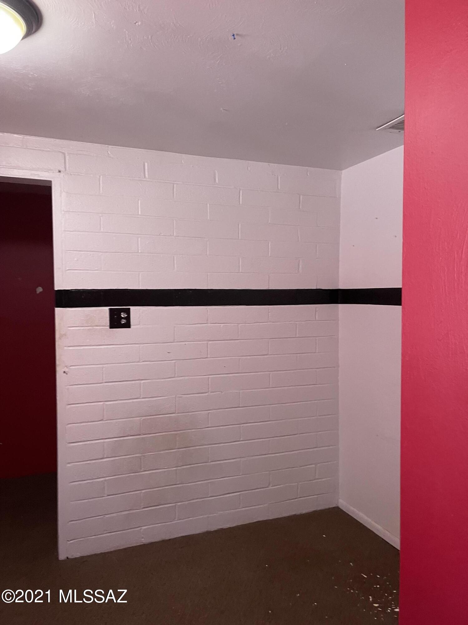 720 W Budmoore Terrace