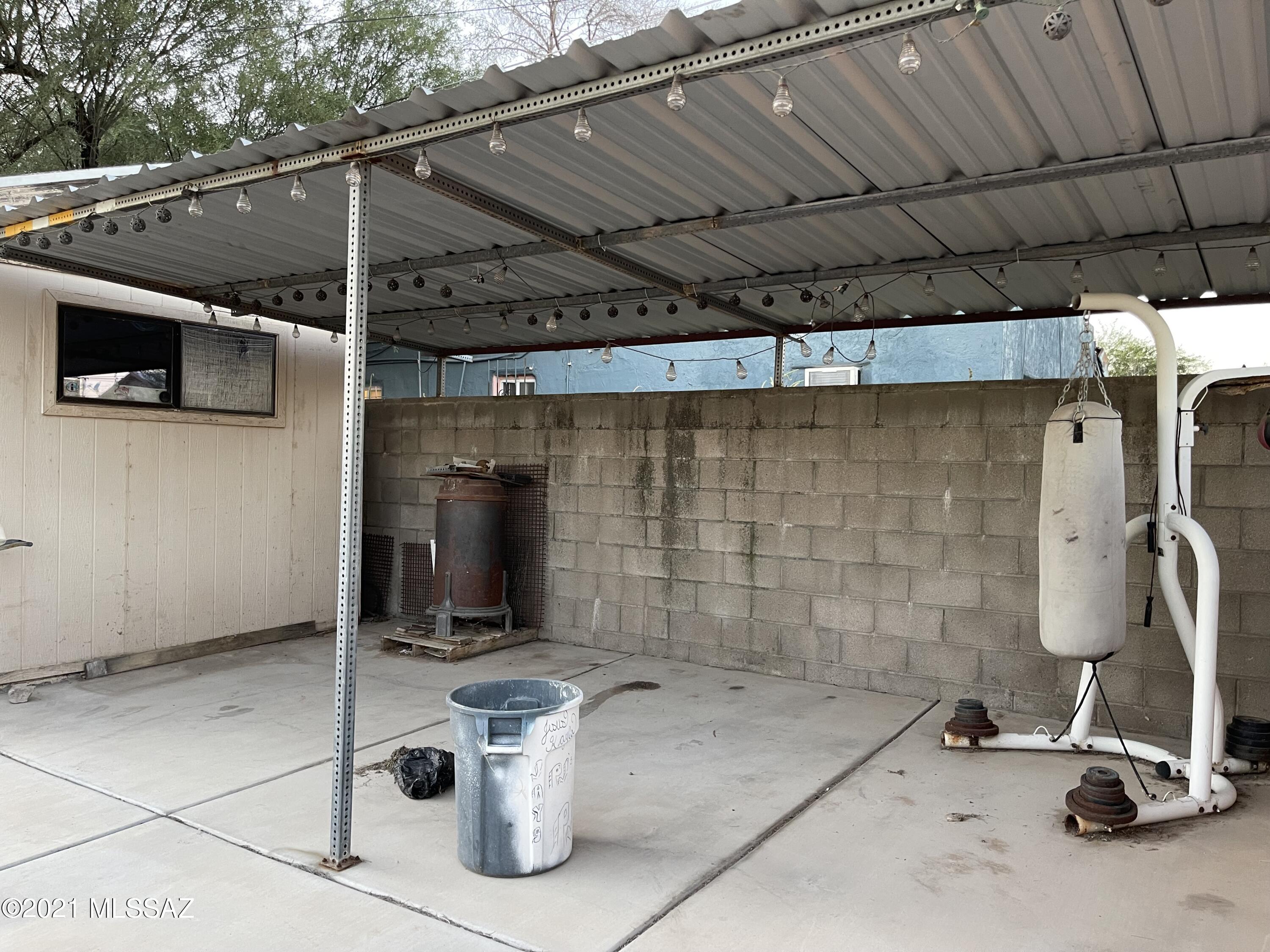 720 W Budmoore Terrace