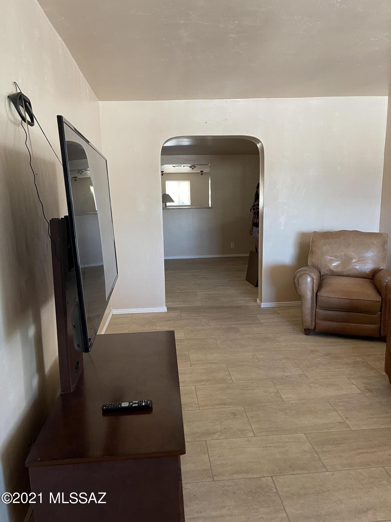 720 W Budmoore Terrace