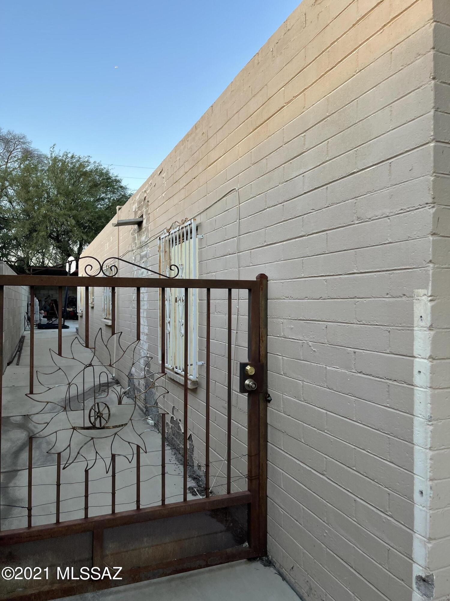 720 W Budmoore Terrace