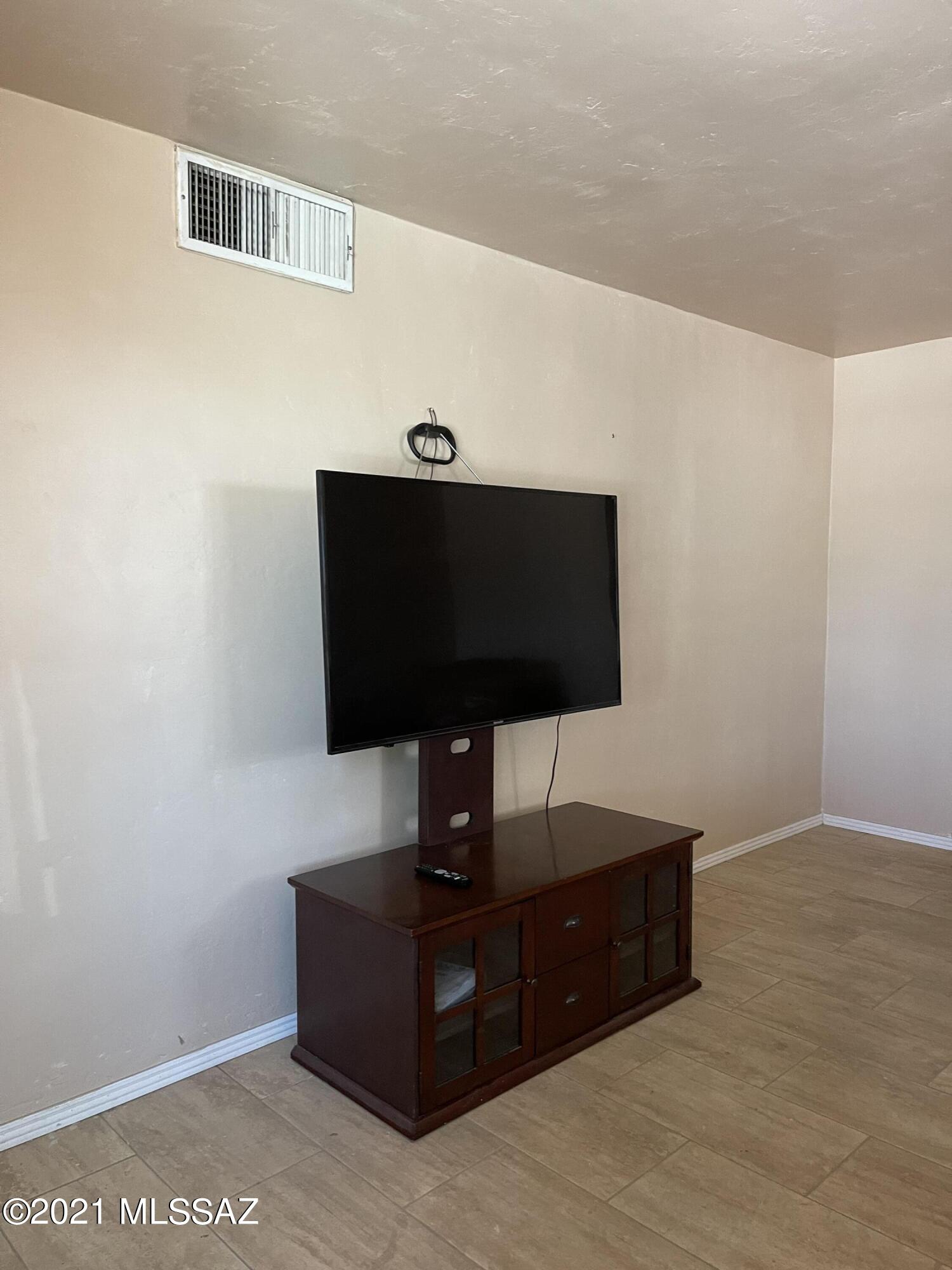 720 W Budmoore Terrace