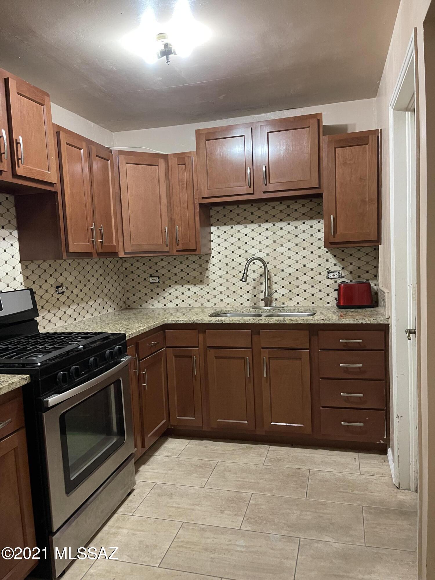 720 W Budmoore Terrace